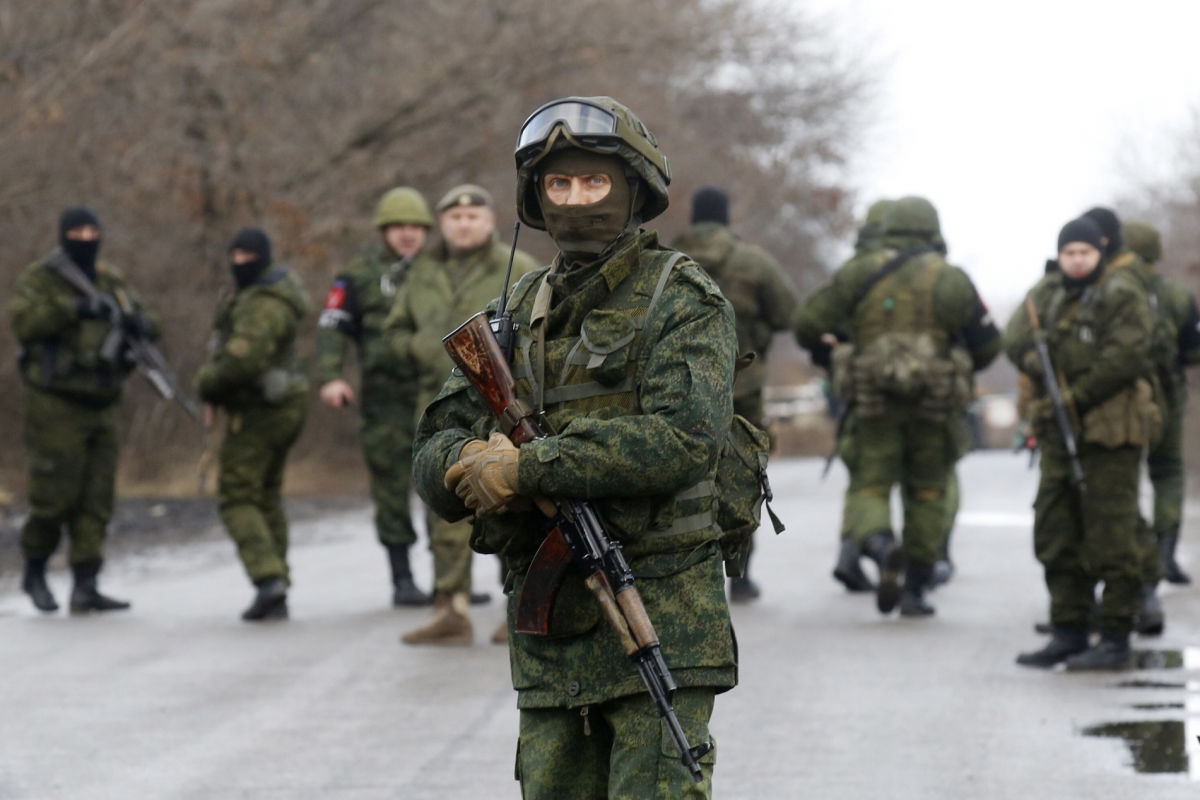 У Донецьку чоловік з автоматом увірвався до магазину та відкрив безладну стрілянину 