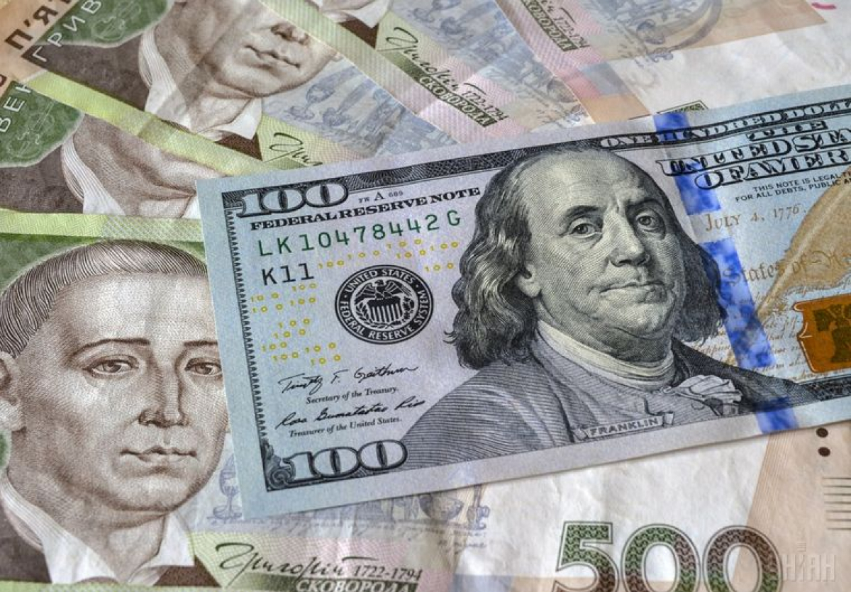 Доллар "обвалился" до новой знаковой отметки: актуальный курс валют в Украине