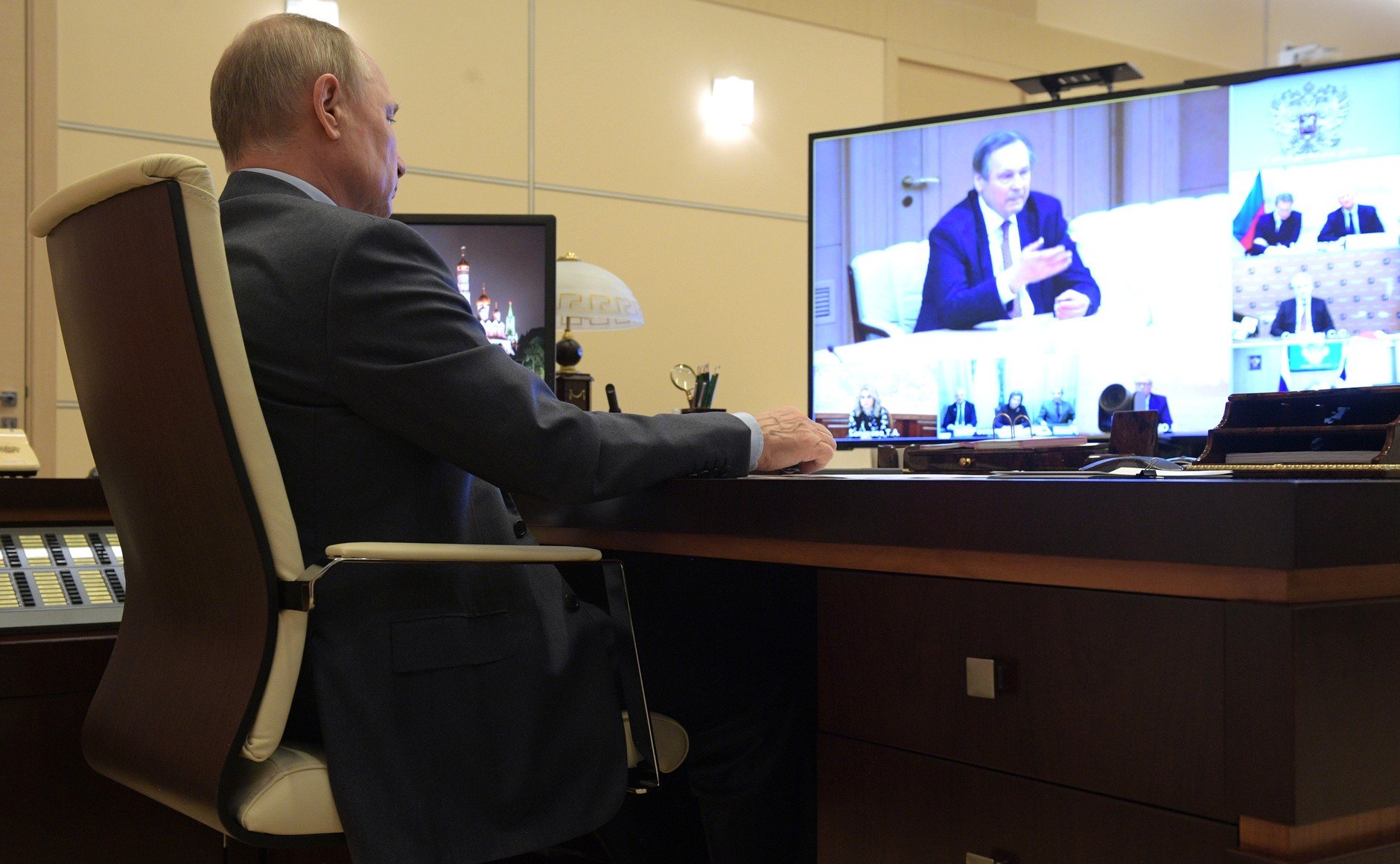 Песков признался, где находится Путин и что делает во время эпидемии коронавируса в Москве