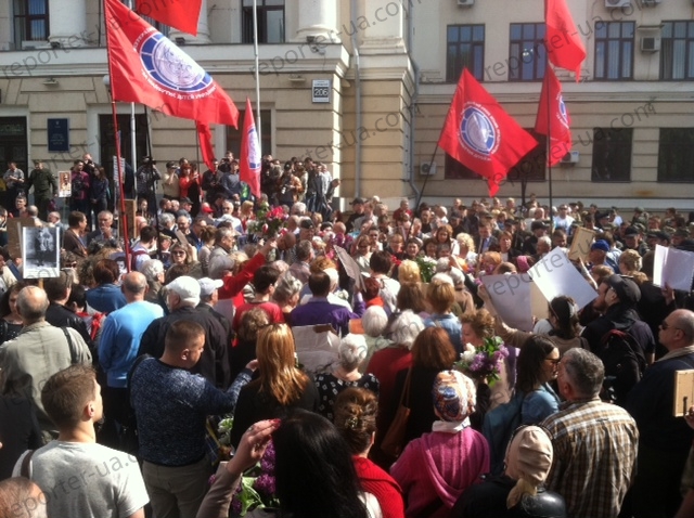 В Запорожье активисты столкнулись с участниками "Бессмертного полка": опубликованы кадры