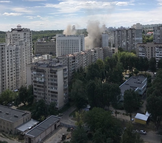 В Киеве на месте взрыва в жилом доме образовались руины из 2 этажей: жуткие кадры с места ЧП в районе Голосеевского проспекта