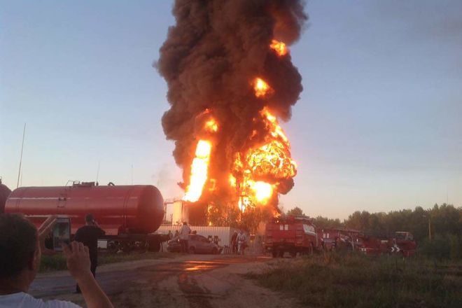 МВД завело уголовное производство по факту пожара на нефтебазе под Киевом