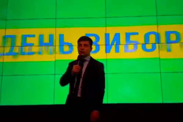 ​"Скажу: ну наконец-то", - Зеленский внезапно передумал вставать на колени перед Путиным - кадры