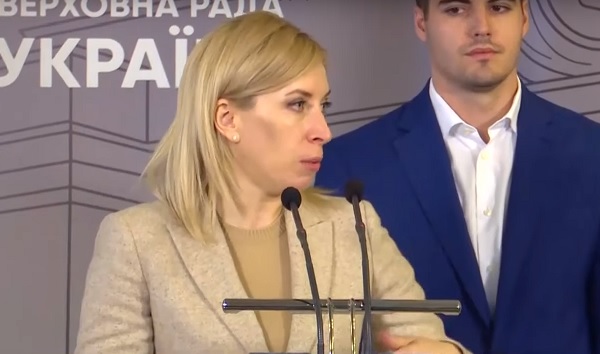 Ирина Верещук  обьяснили причину использования бронежилетов в "безопасном" Золотом