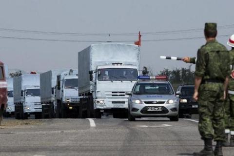 Гуманитарная колонна МЧС РФ для Донбасса проходит досмотр на российско-украинской границе