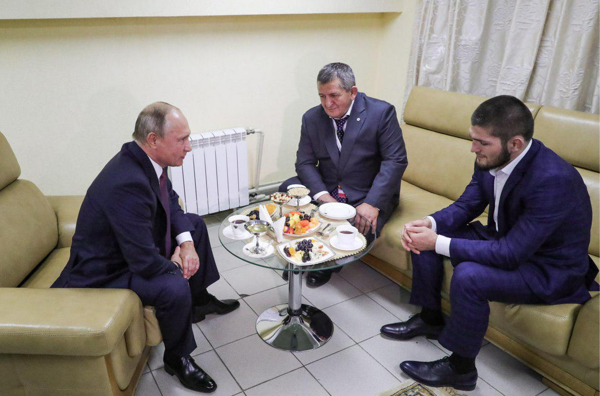 ​"Мало не покажется", - Путин похвалил Нурмагомедова за дикую выходку на ринге