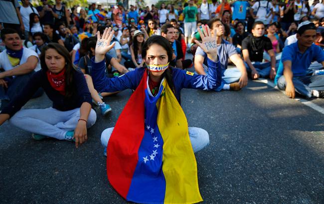 "Майдан" в Каракасе против Мадуро: в Венесуэле застрелен лидер движения студентов