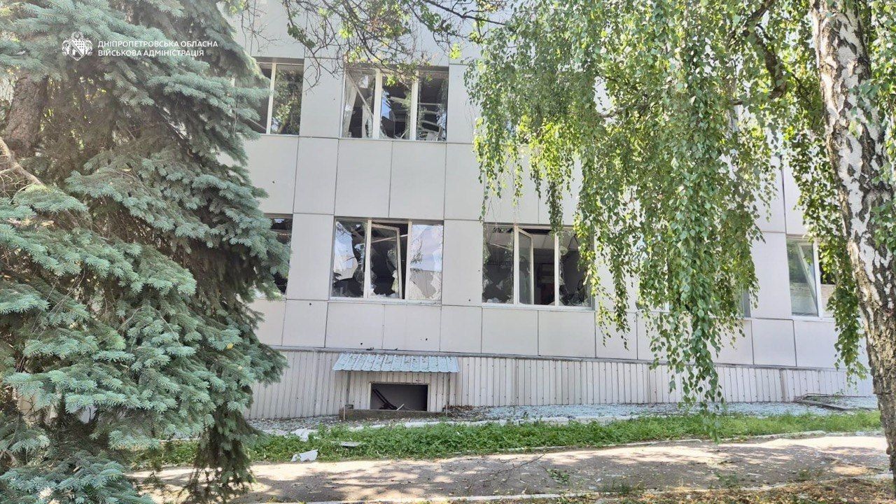 В Днепре в результате удара армии РФ по предприятию есть погибшие и очень много раненых мирных граждан
