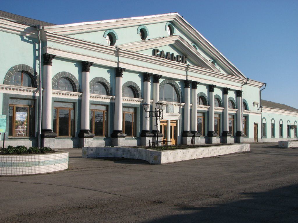 ​"Хорошие" дроны атаковали железнодорожный узел в Сальске: под ударами — состав с военным грузом