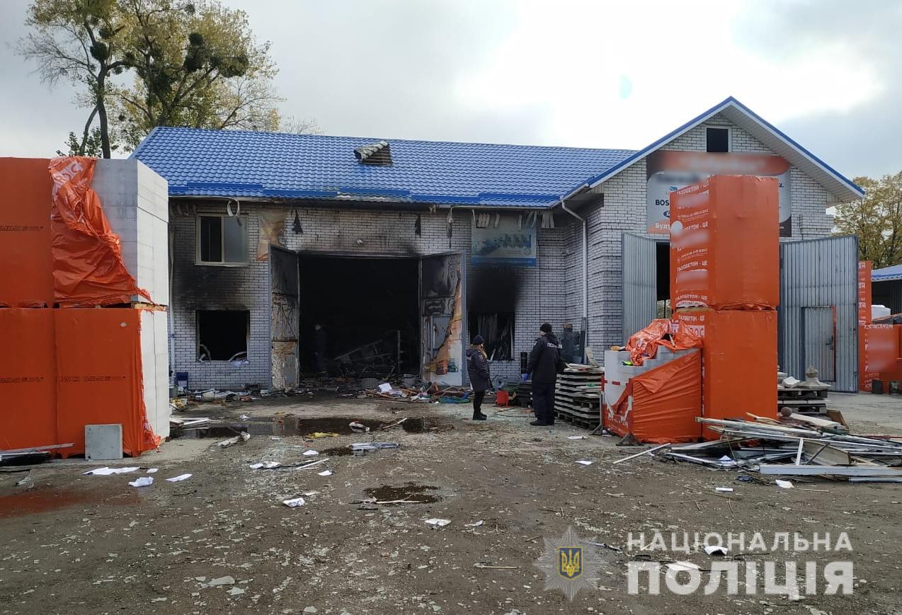 В магазине под Киевом произошел мощный взрыв – двое в реанимации