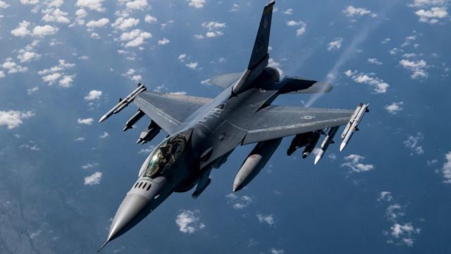 Подняли в воздух F-16: Польша отреагировала на опасность из-за ракетного удара по Украине