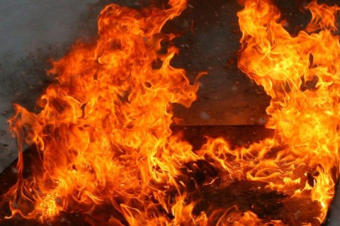 Жители Донецка сообщают о новом пожаре в городе: "Пожарка и МЧС в сторону ЦУМа что д**ные мчат" – подробности