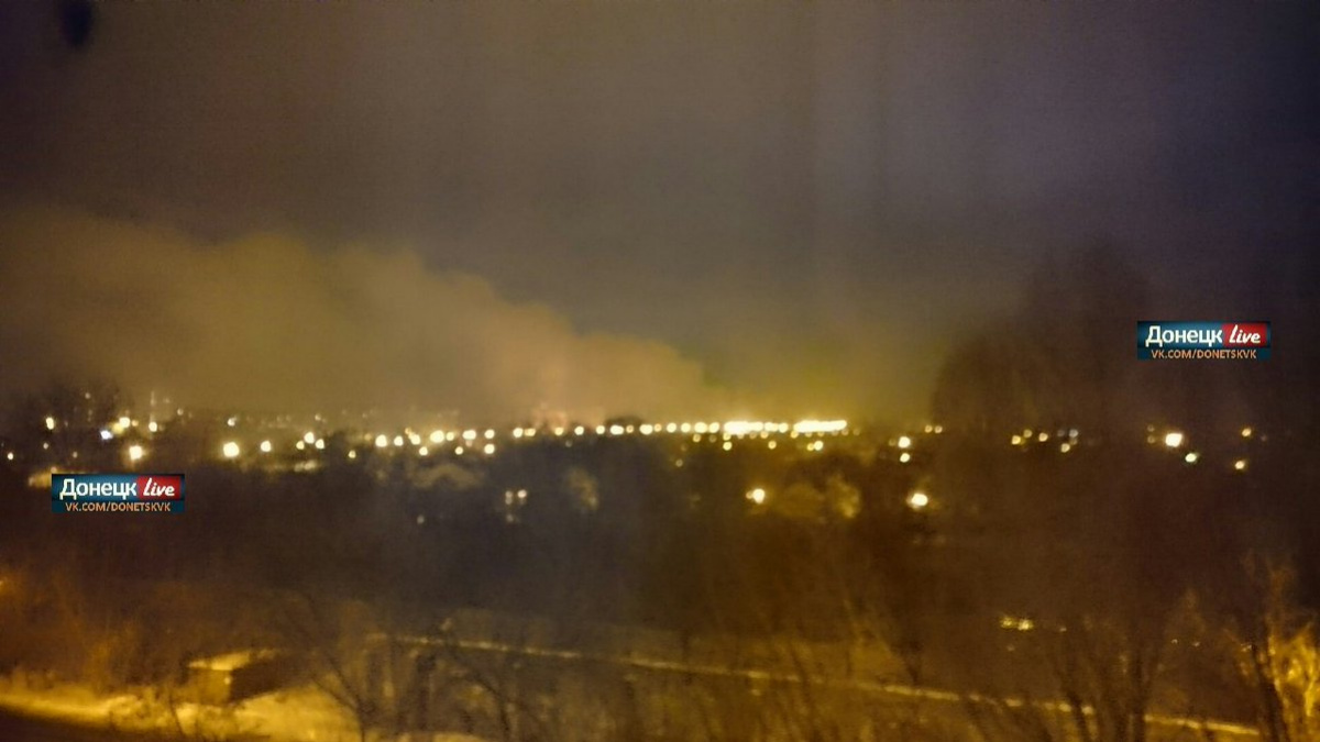 Донецк вновь охвачен войной: обстрелы, пожары, от взрывов открываются двери и содрогаются дома