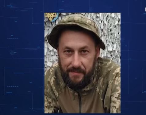 "Что-то прилетело с той стороны, в землянку, где он был, и он сгорел", - на Донбассе трагически погиб 39-летний снайпер из Сумской области Сергиенко. Кадры