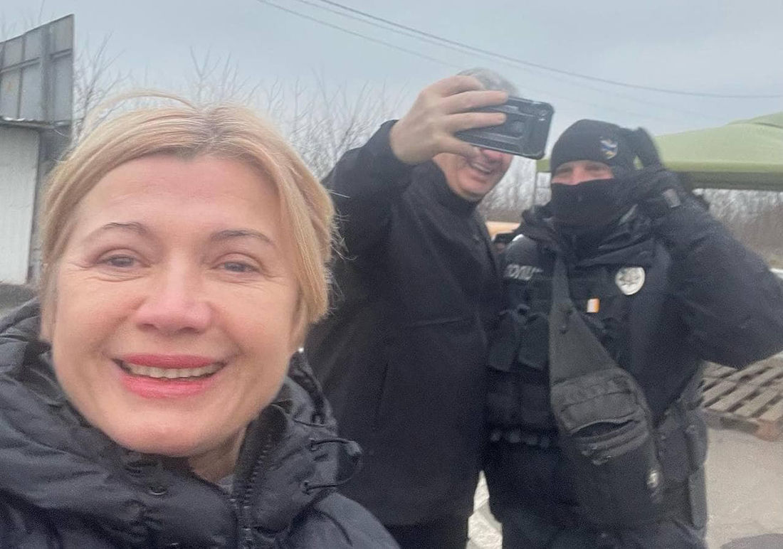 ​Порошенко на Донбассе сделал селфи с оскорбленными Гогилашвили силовиками и потроллил экс-замглавы МВД