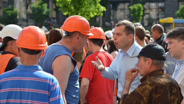 В Киеве проходит митинг в поддержку застройщиков ТРЦ на Осокорках