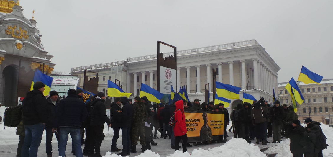 "Требуем честного суда!": в Киеве проходит массовый митинг в поддержку задержанного Нацгвардейца – кадры