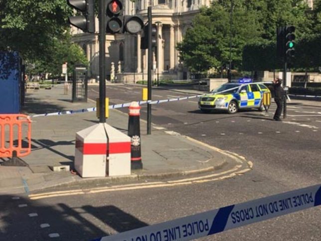 Взрыв в центре Лондона - улицы перекрыты полицией