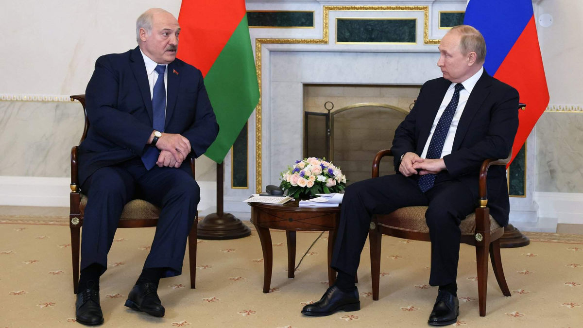 Путин в Минске будет подталкивать Лукашенко ко вступлению в войну против Украины - Подоляк