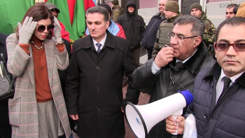 Представители азербайджанской диаспоры пикетировали в Киеве посольство Армении: Нагорный Карабах - Азербайджану, а Крым - Украине
