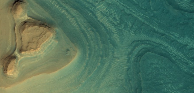 NASA представила уникальные фотографии поверхности Марса