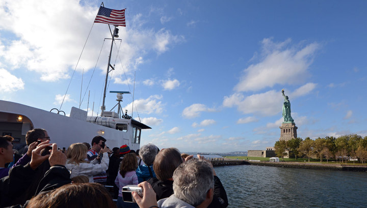 В Нью-Йорке из-за угрозы теракта эвакуированы посетители острова, где находится Статуя Свободы 