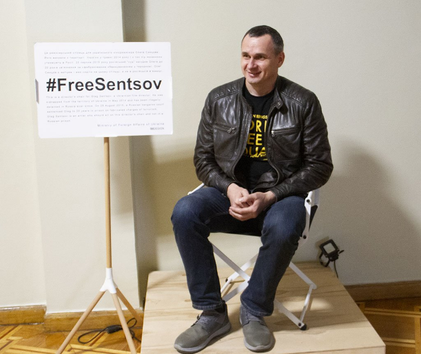 Сенцов унес "свой" стул из МИДа: "Свободы" в министерстве больше нет 