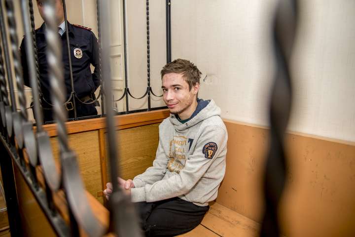 "Я вижу, он жив, держится как может", - мать 19-летнего украинца Гриба заявила, что Россия отказала ей во встрече с родным сыном
