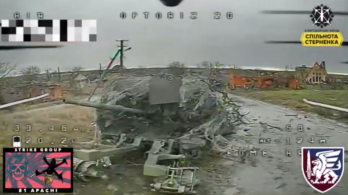 В Ямполе Apachi 81-й бригады сжег ​танк "Т-72" вместе с экипажем: "Осталась куча тлеющего металла"