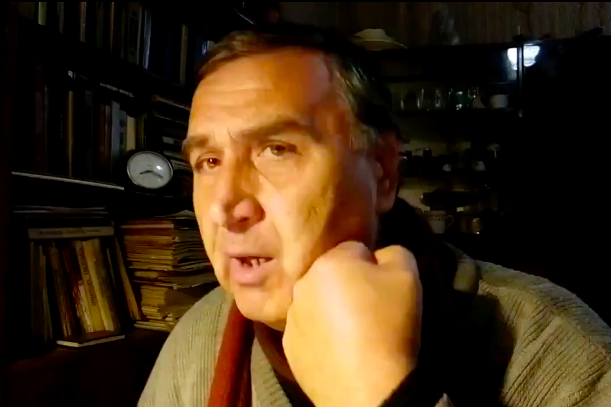​Пенсионер "ЛНР", порвавший паспорт Украины, обратился к Путину: "Что вы вытворяете?" 