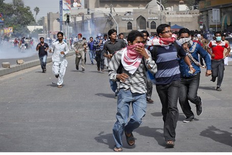 Количество пострадавших митингующих в Исламабаде увеличилось до 300 человек