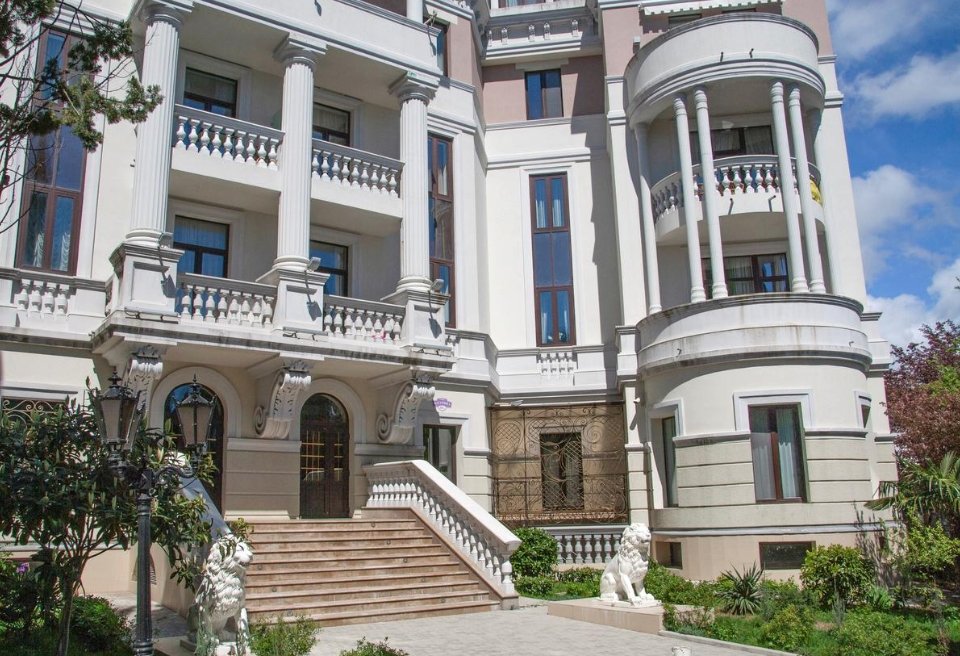 Вскрылись скандальные детали покупки семьей Зеленских элитной квартиры в Крыму: стало известно, за что рассчитались экс-хозяева
