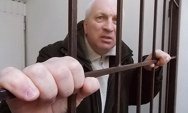 Хорошо в России жить: любитель "Новороссии", кремлевский пропагандист Рулев, арестован на 15 суток за съемку на камеру тепловозов на железнодорожном вокзале