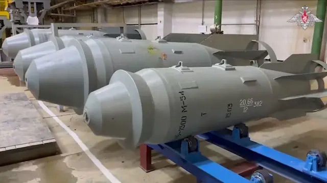 Россия атаковала Харьков авиабомбами: повреждены десятки домов