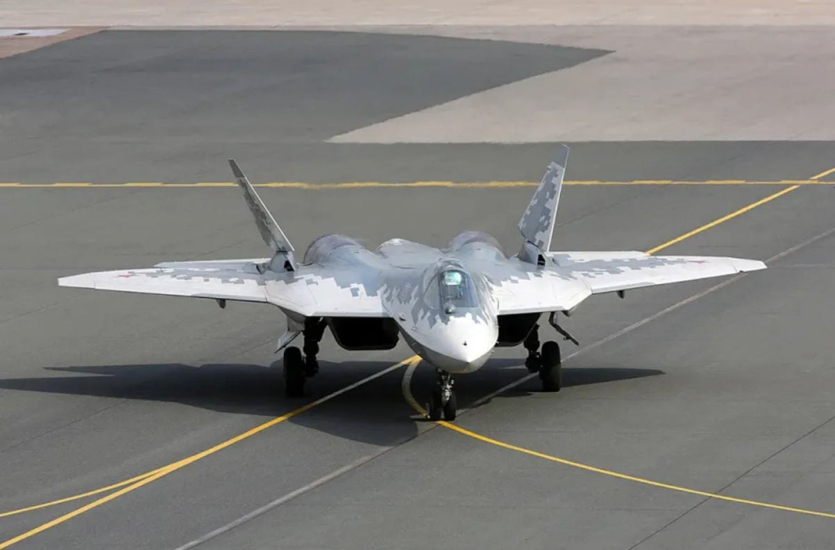 "Видимые винты, ржавые панели", – в Китае издеваются над новейшим истребителем России