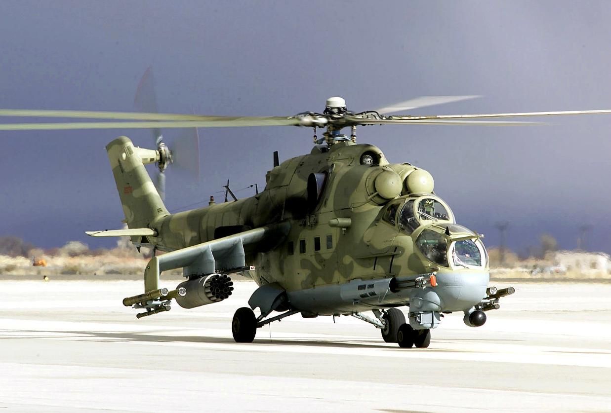 ВСУ в Чернобаевке вернули захваченный россиянами ударный вертолет "Ми-24": появилось видео