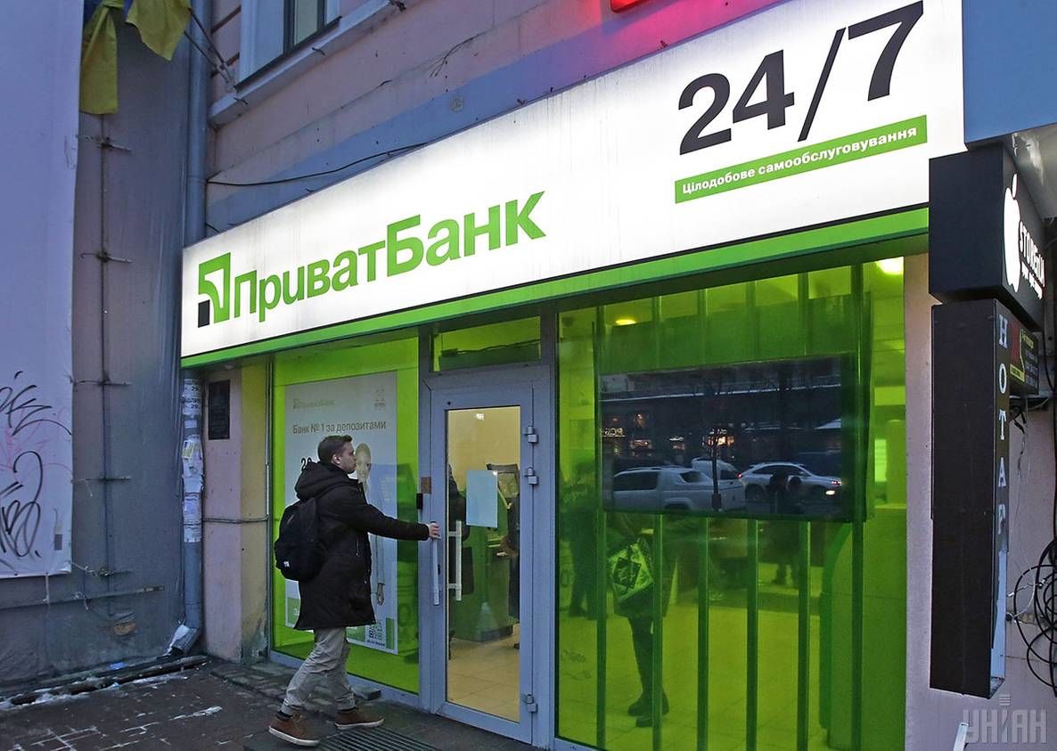 В ПриватБанке и Monobank ввели рыночный курс обмена валюты: СМИ объяснили, что это значит