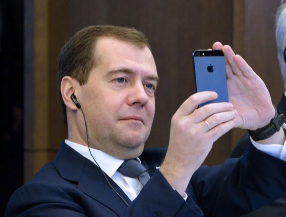 ​Медведев рекомендовал россиянам готовиться к серьезному кризису