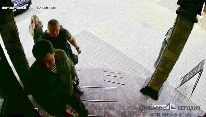 Сенсационное фото Захарченко за минуту до смерти: эти редкие кадры публикуются впервые
