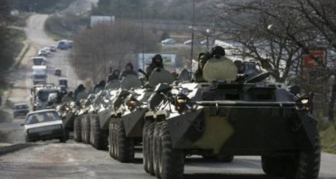 Огромная колонна военной техники находится неподалеку от Луганска