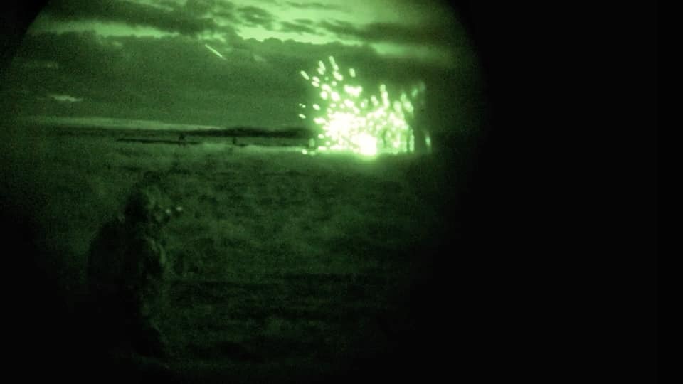 Эффектные кадры ночного боя разведчиков 28-й ОМБр ВСУ на Донбассе попали в Сеть