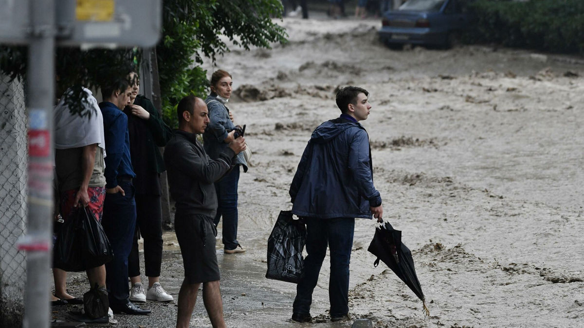 На Крым движется шторм с дождем и градом – метеорологи предупреждают об угрозе