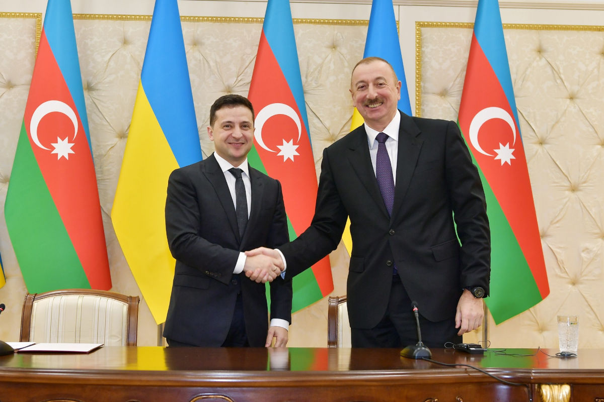 Зеленский 4-й раз за полтора месяца поговорил с Алиевым - в ОП озвучили главную тему