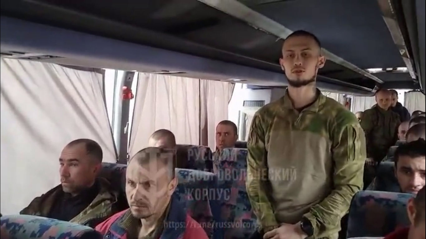 Був "вагнерівцем", але перейшов у "РДК": опубліковано кадри з автобуса з військовополоненими з РФ