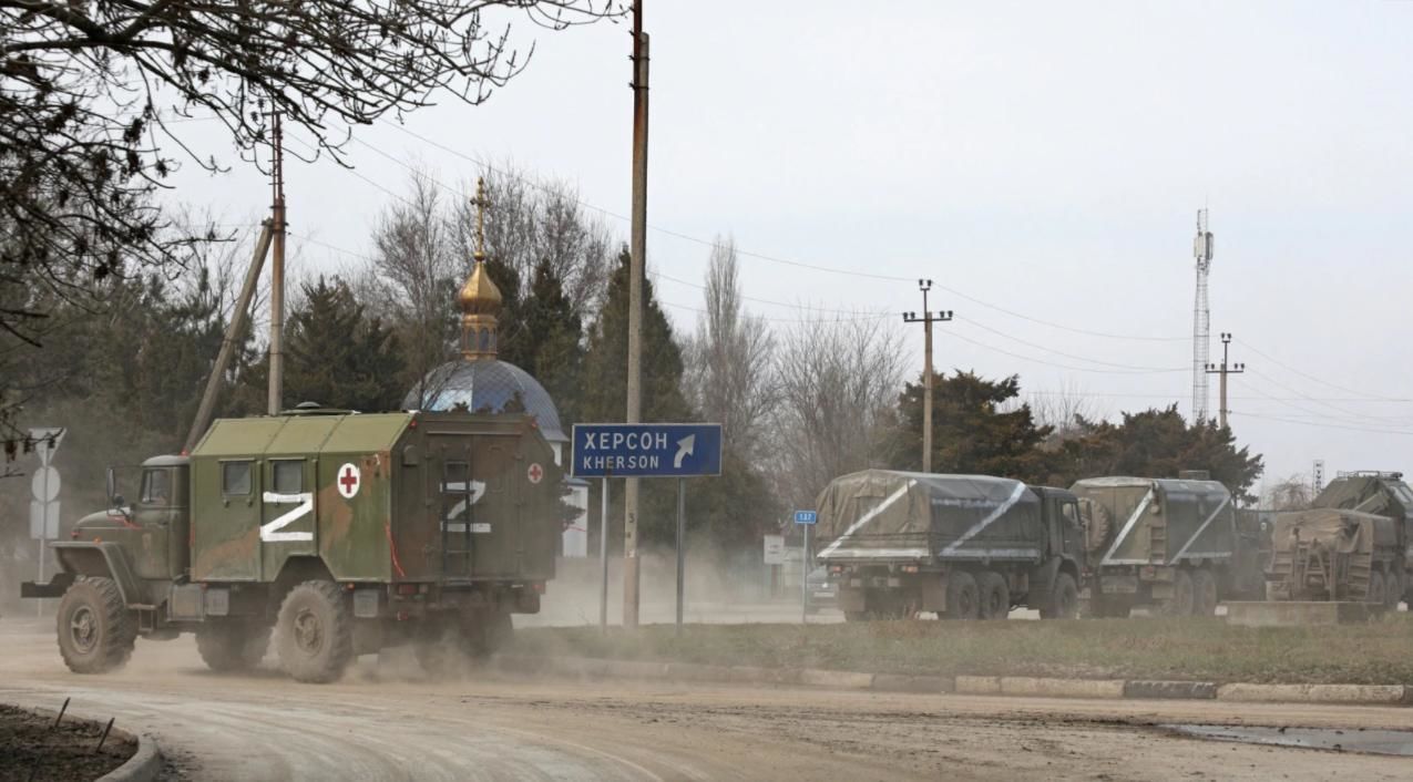 ​СМИ: украинская артиллерия нанесла прицельный удар по военной базе оккупантов в Каховке, кадры