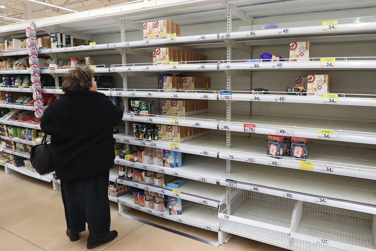 Дефицит в России: какие еще товары начнут исчезать из магазинов, и когда это произойдет