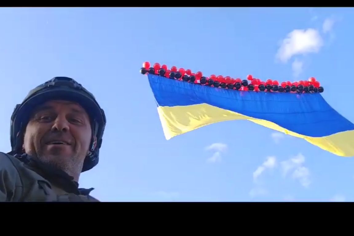 ​"Туда, куда надо", - появились кадры запуска флага Украины, который взбудоражил Донецк