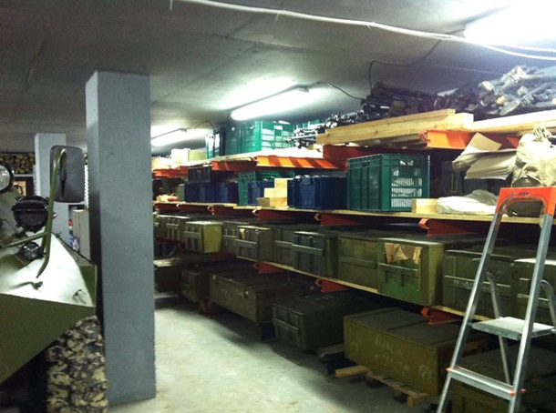 ​Бункер с оружием под Киевом: СМИ сообщили неожиданную подробность