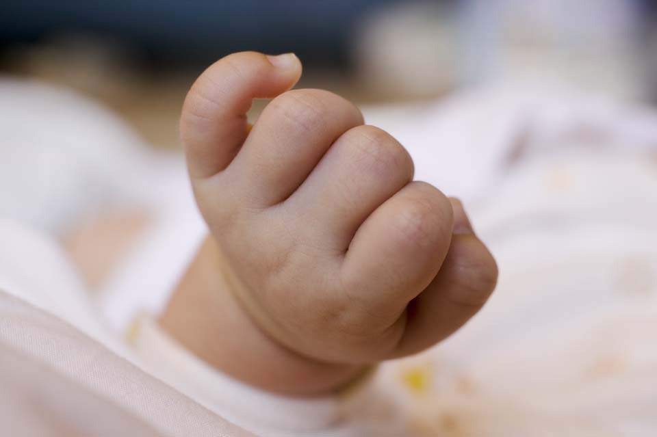 В России произошло чудовищное убийство новорожденного: многодетная мамаша бросила четвертого малыша в печь, спокойно наблюдая, как горит ребенок