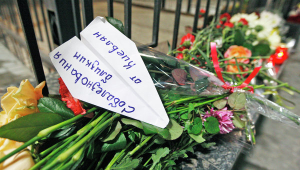 Кровавый теракт в Стамбуле: Турция благодарит Украину за цветы под стенами посольства и поддержку
